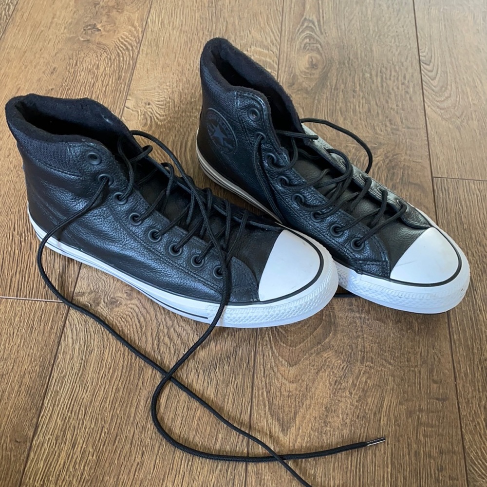 Size 9 Converse Leather Shoes